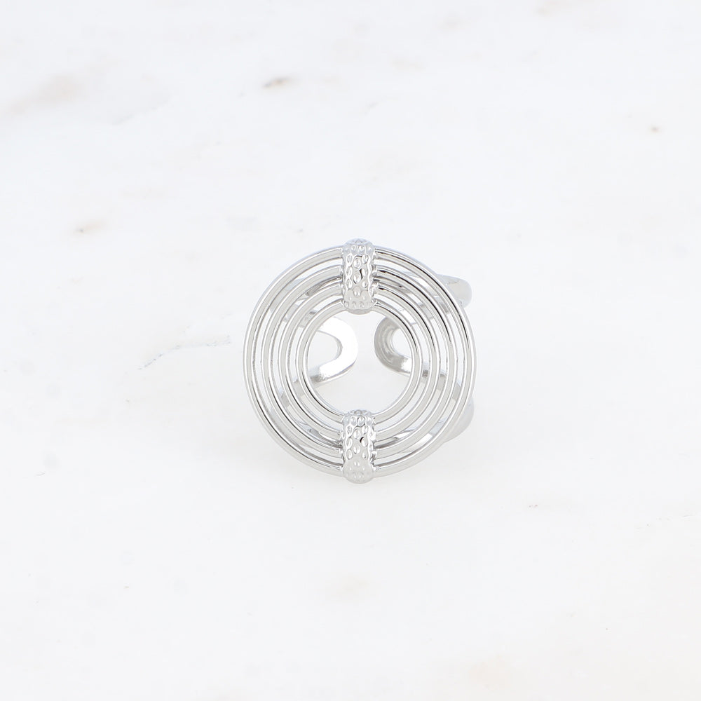 BAGUE - 4 ANNEAUX RONDS ET BARRES MARTELÉES
