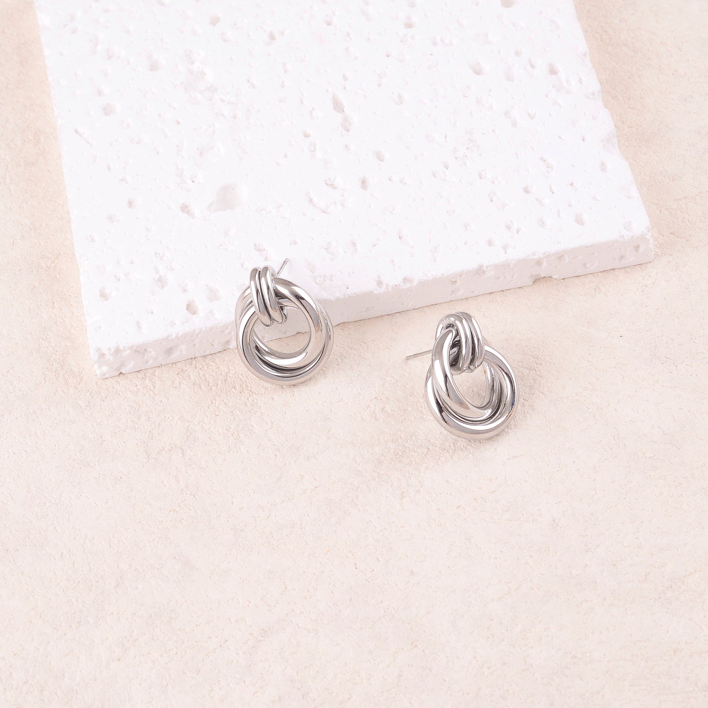 BOUCLES PUCES AVEC ANNEAUX LISSES / DORE OU ARGENT