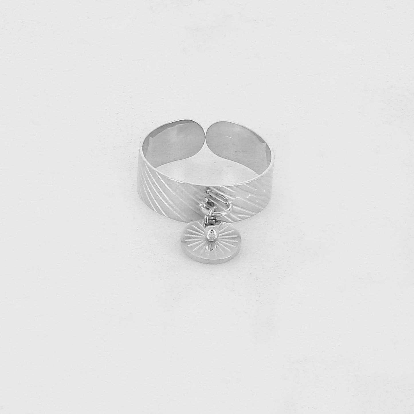 BAGUE RAYEE AVEC PIECE RONDE, MOTIF SOLEIL, PETITE BOULE