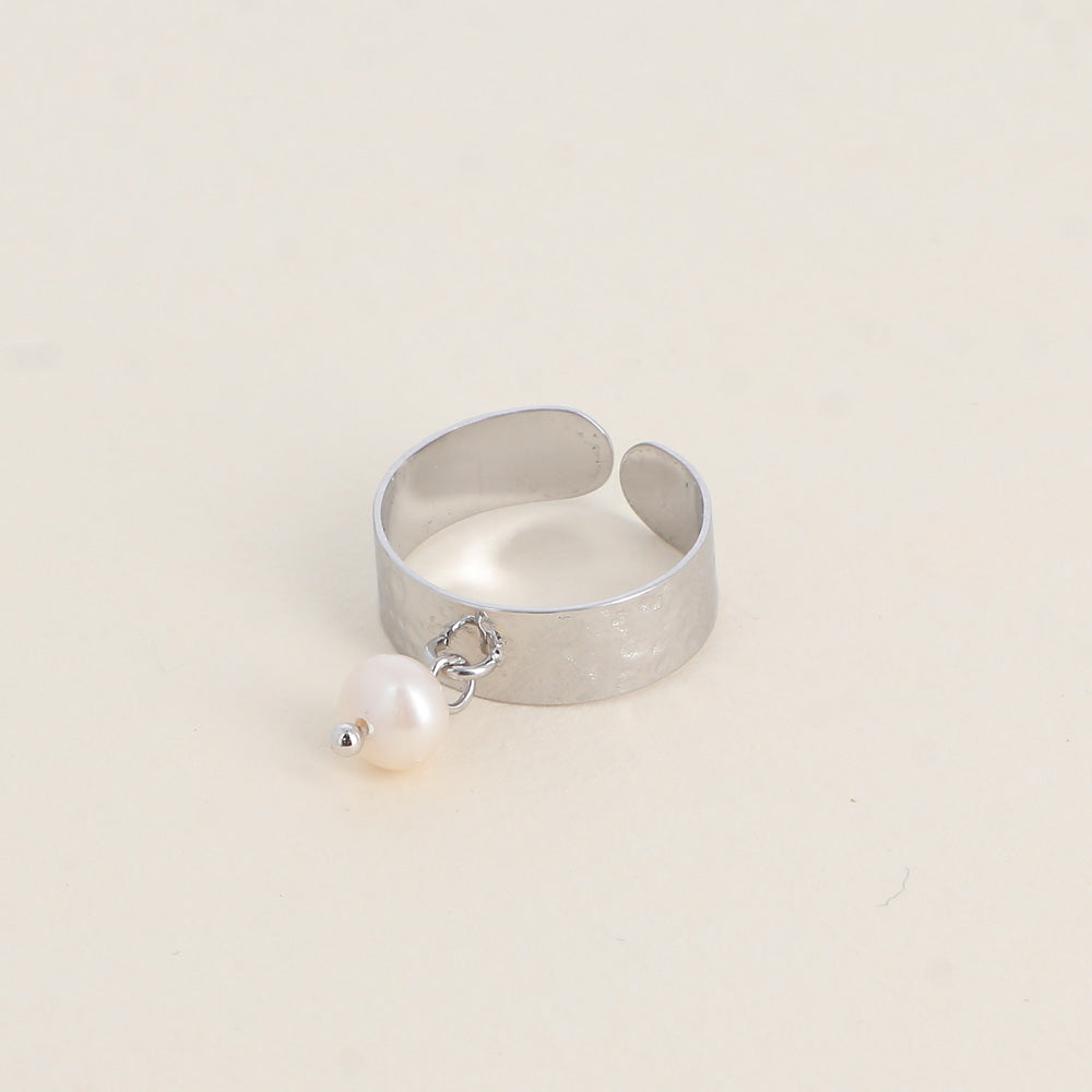 BAGUE - ANNEAU MARTELE ET PERLE D'EAU DOUCE / DORE ET ARGENT