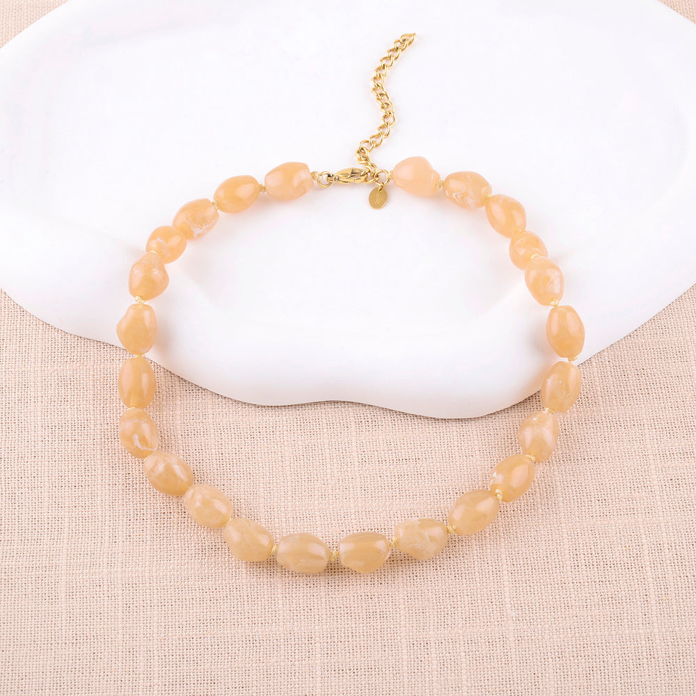 COLLIER SUR CORDON SIXTINE - GROSSES PERLES EN RESINE COLOREE