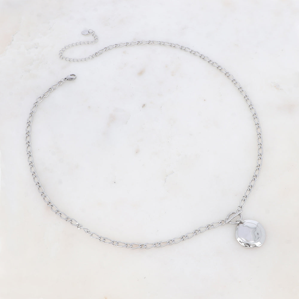 COLLIER - MAILLE ALTERNÉE 1/1, PENDENTIF CABILLOT ET PIÈCE CONCAVE RONDE