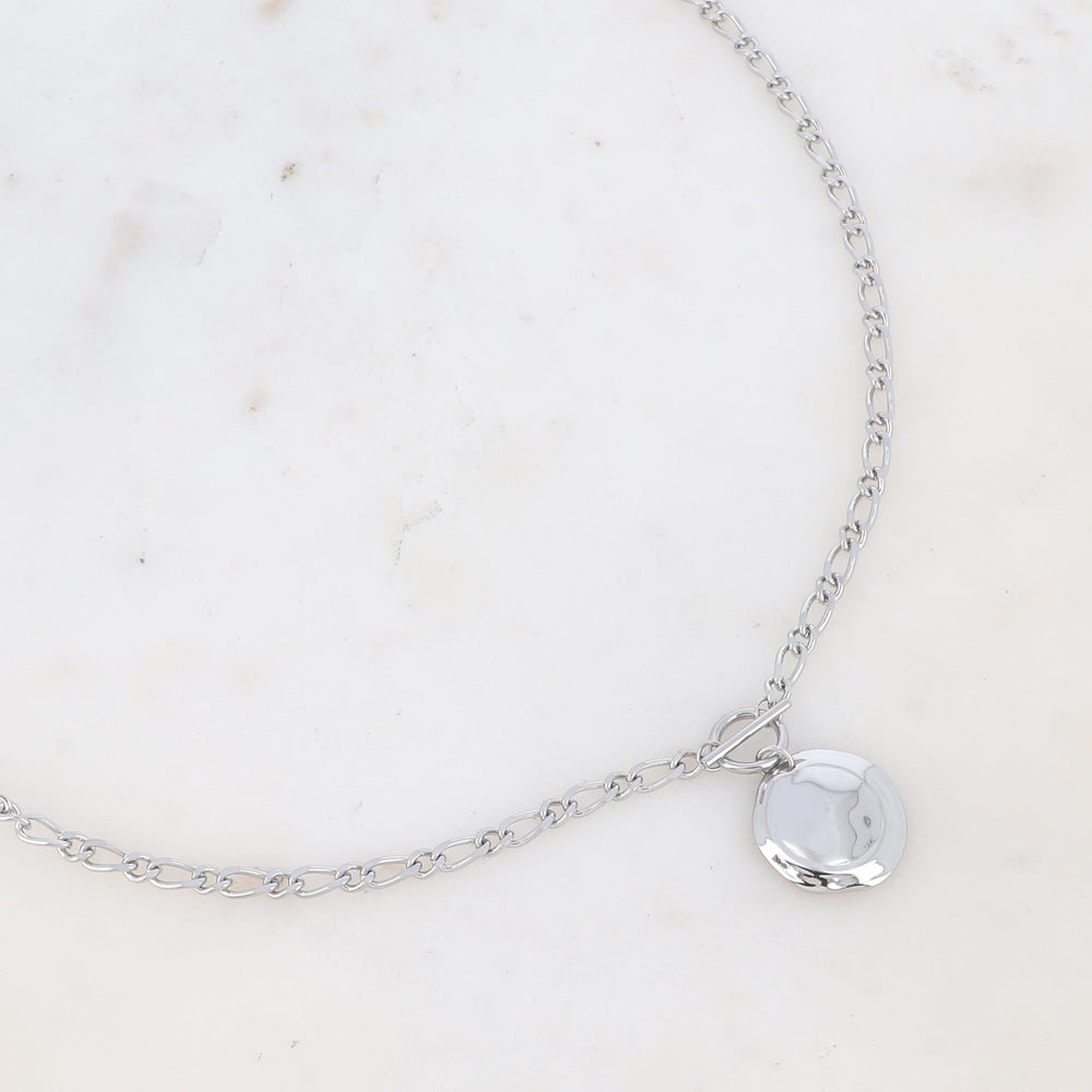 COLLIER - MAILLE ALTERNÉE 1/1, PENDENTIF CABILLOT ET PIÈCE CONCAVE RONDE