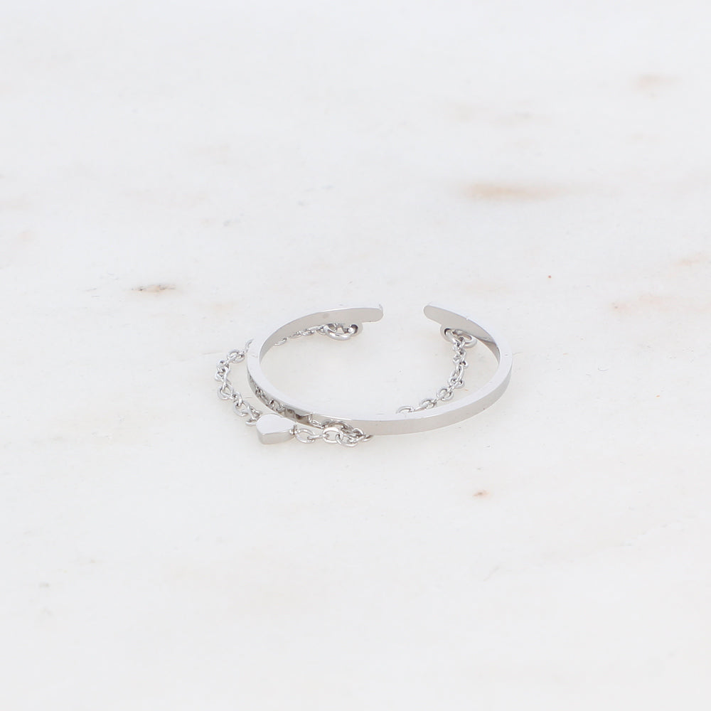 BAGUE AVEC ANNEAU TORSADE ET COEUR SUR CHAINE PENDANTE / DORE OU ARGENT