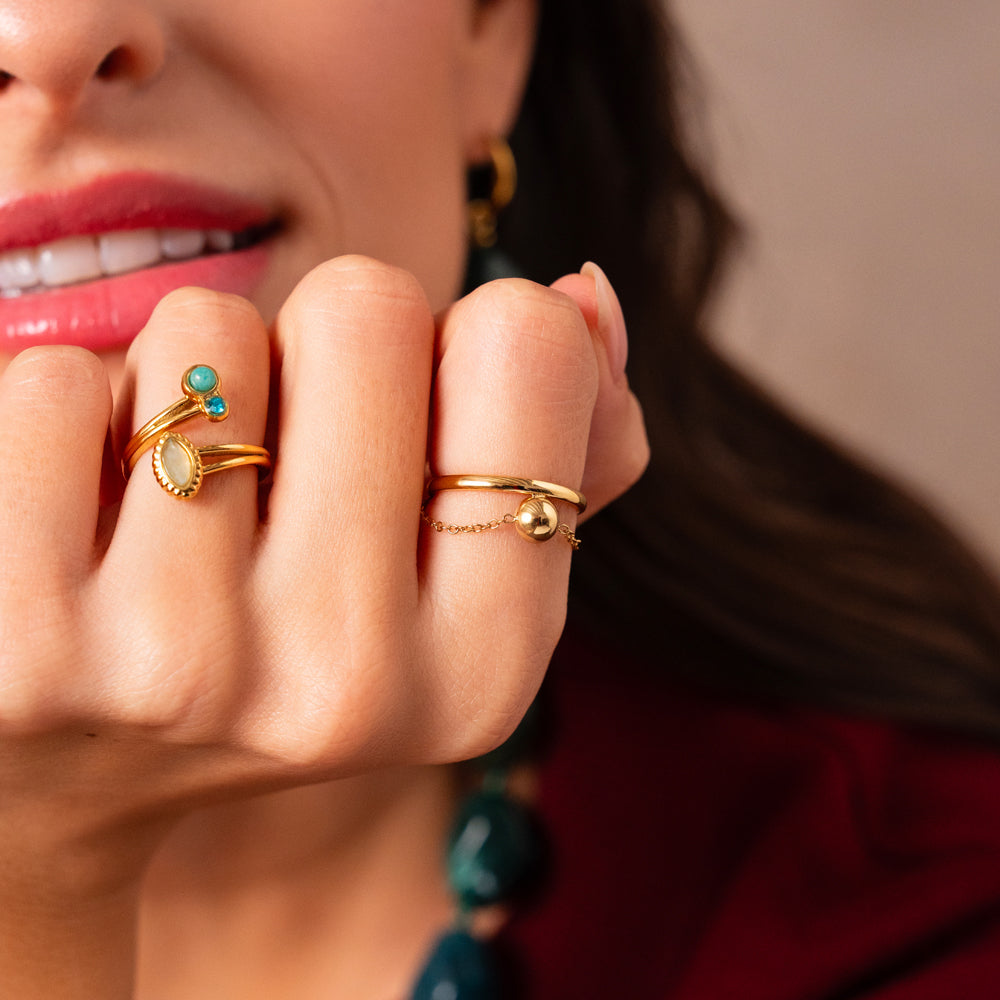BAGUE FINE AVEC CHAINE ET BOULE / DORE OU ARGENT