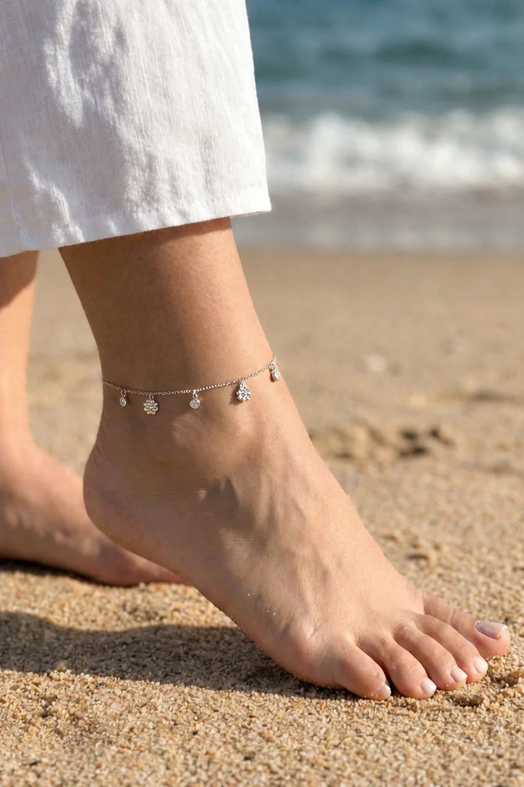 BRACELET DE CHEVILLE A MOTIFS FLEURS ET STRASS