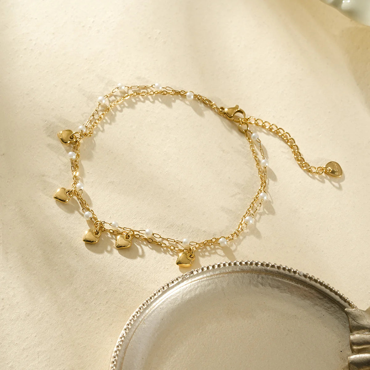 BRACELET DE CHEVILLE AVEC COEURS ET PERLES