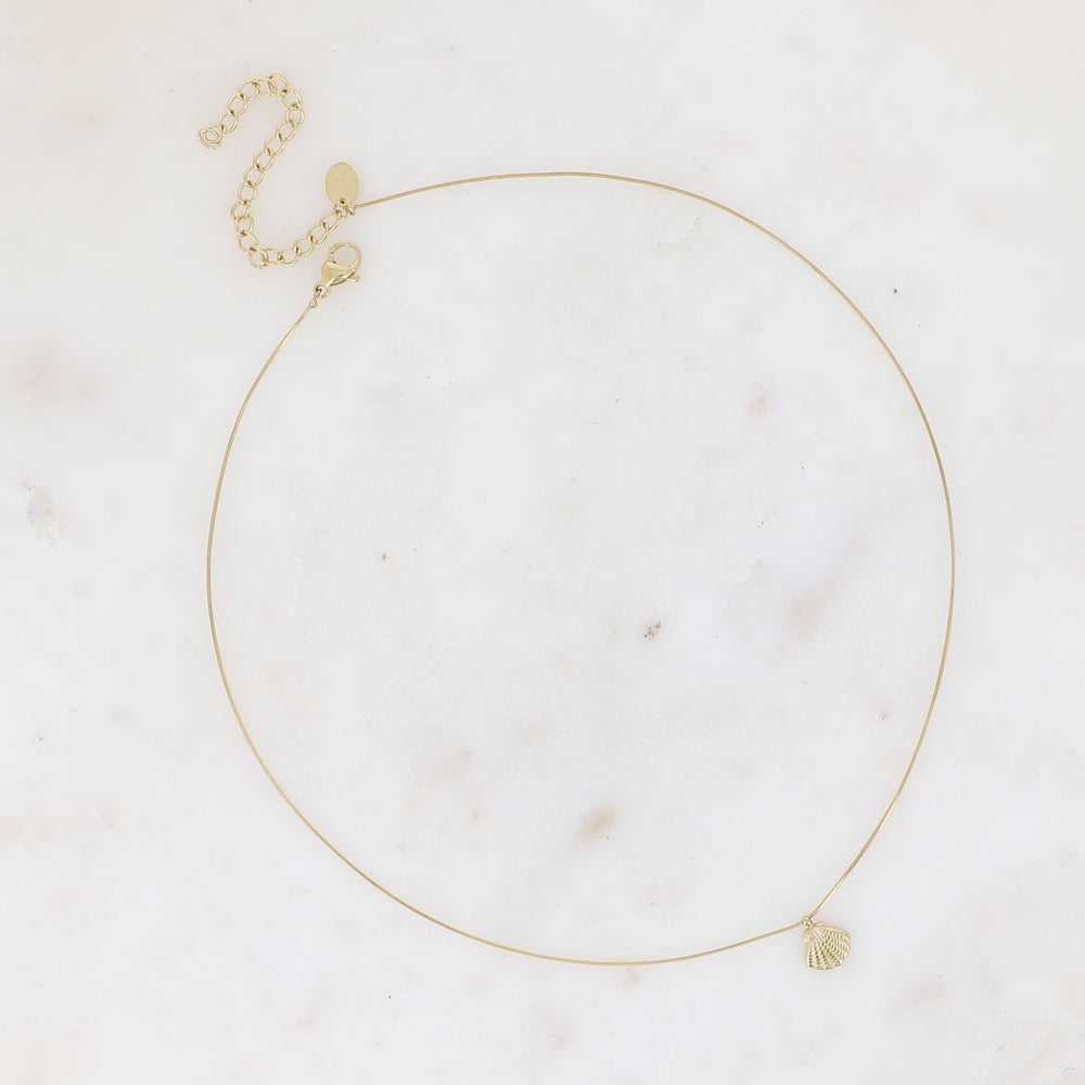 COLLIER - MAILLE FINE AVEC PETIT PENDENTIF COQUILLAGE