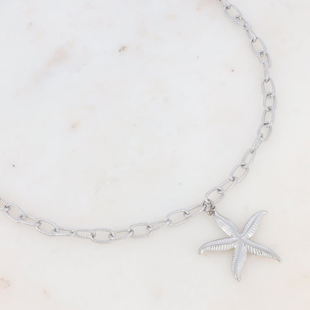 COLLIER EN MAILLE AVEC PENDENTIF FORME ETOILE DE MER