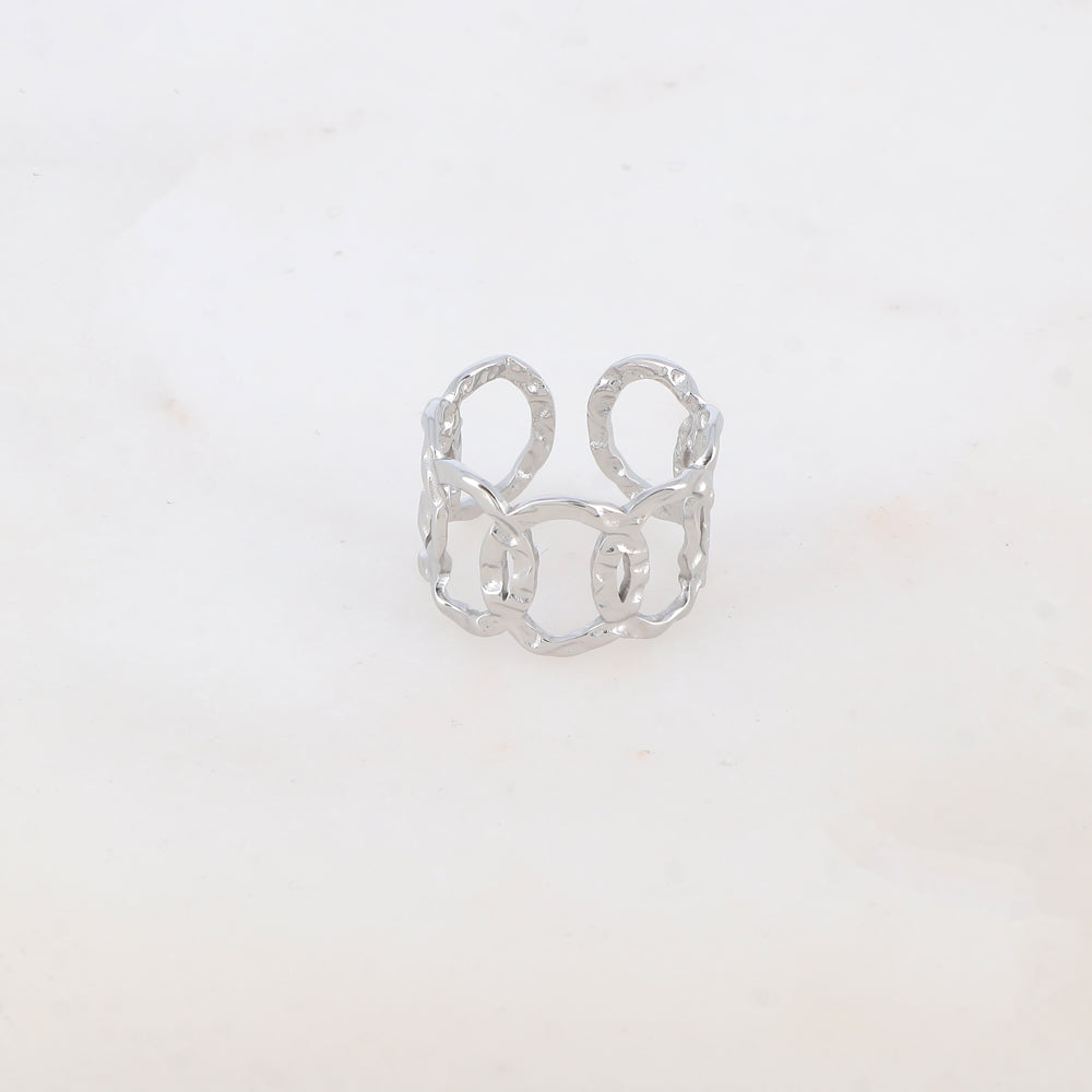 BAGUE EN MAILLE PLATE AVEC EFFET MARTELE / DORE OU ARGENTE