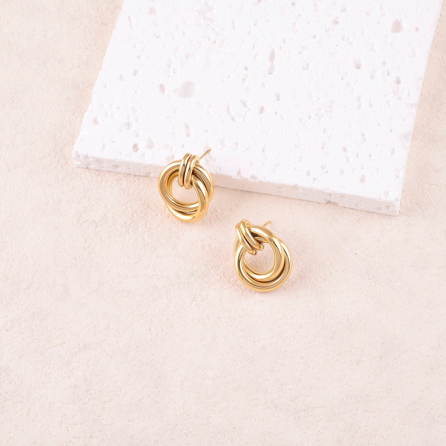 BOUCLES PUCES AVEC ANNEAUX LISSES / DORE OU ARGENT