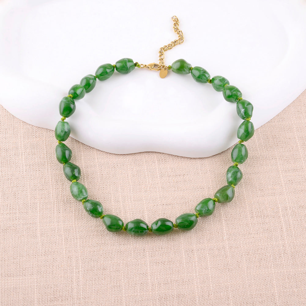 COLLIER SUR CORDON SIXTINE - GROSSES PERLES EN RESINE COLOREE