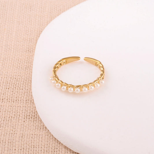 BAGUE - AVEC PERLES DE RESINE BLANCHE