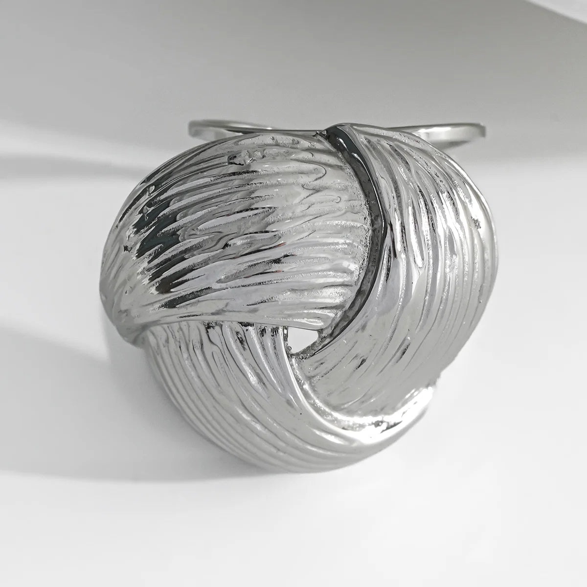 BAGUE LARGE BANDES CROISEES / DORE OU ARGENT