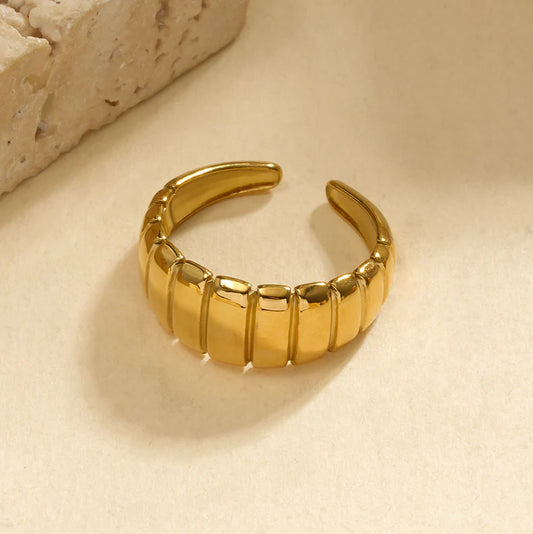 BAGUE LARGE SEGMENTS BOMBES LISSES EN RELIEF