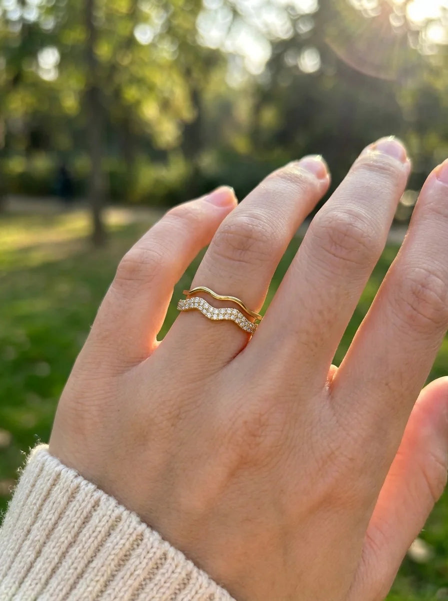 BAGUE ONDULEE / DORE OU ARGENT