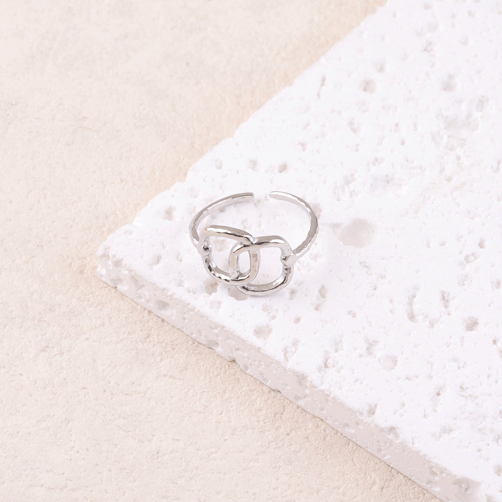 BAGUE AVEC DEUX ANNEAUX RECTANGUALAIRES ENTRELACES