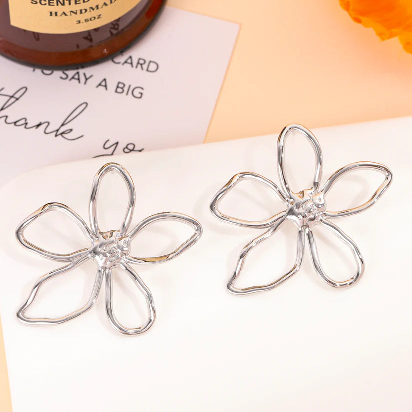BOUCLES D'OREILLES CLOU FLEUR / DORE OU ARGENT